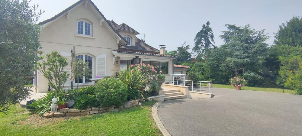Vente Maison Maison familiale T5 – 167 m² – Terrain 1100 m² – Secteur recherché de Meyzieu Meyzieu