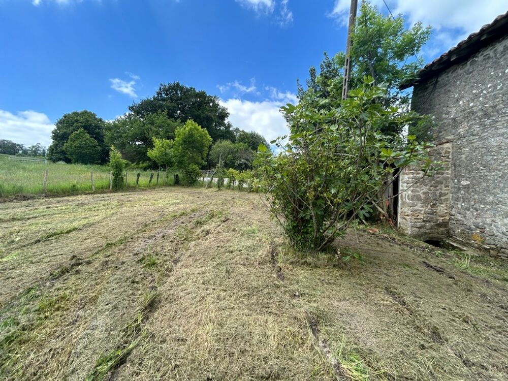 Grange de 170m2 avec dépendance de 20m2 sur une parcelle de terrain dune surface de 653m2