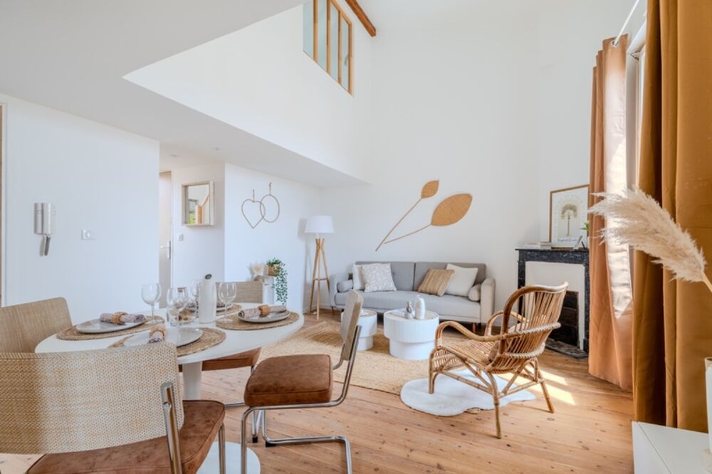 Vente Appartement Duplex de charme 4 pièces rénové avec 3 chambres dans immeuble en pierre Bordeaux