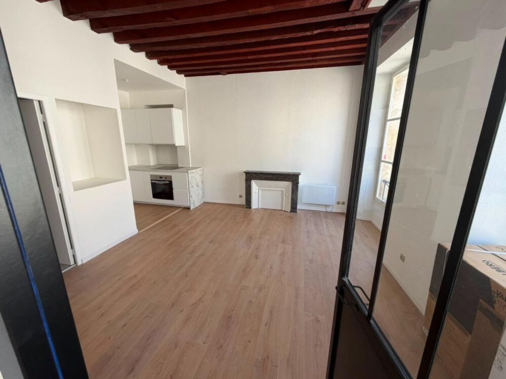 Location Appartement Bordeaux Centre Pey-Berland Appartement  T2 de 35 m2 Entièrement rénové à neuf et meublé avec goût Bordeaux