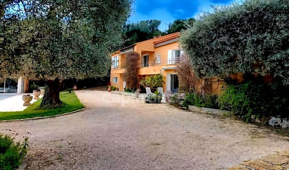 � vendre  Propri�t�/ch�teau Saint-Cyr-sur-Mer (83270)