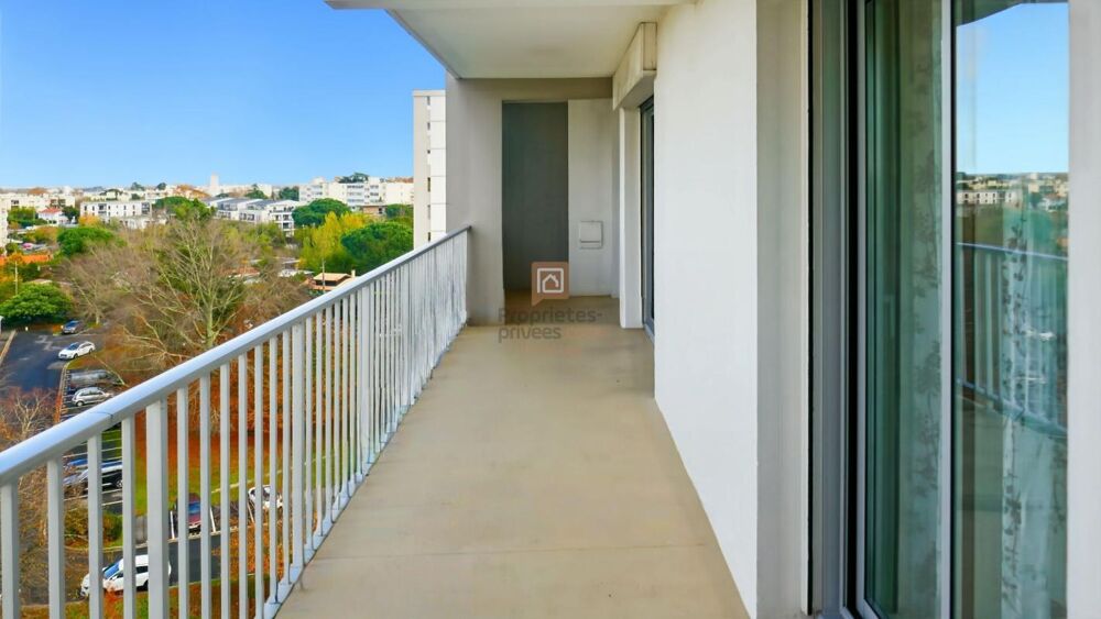 Vente Appartement BORDEAUX CAUDERAN  GRAND APPARTEMENT AVEC TROIS CHAMBRES  GRAND BALCON ASCENSEUR ET PARKING Bordeaux