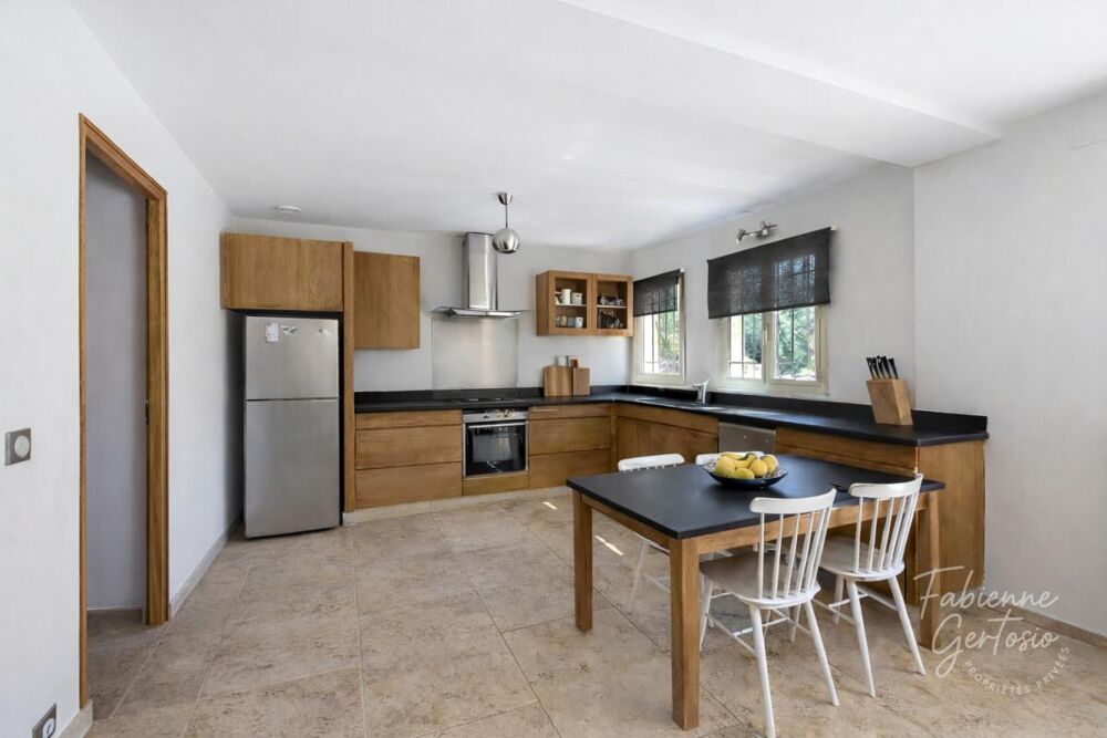 La Seyne-sur-Mer ! Maison bioclimatique de 2010 sur terrain de 1015m2 avec piscine