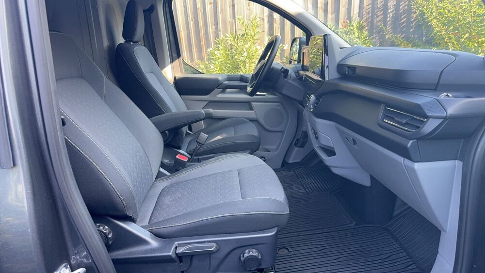 Transit Custom VU Multicab 2.5 Duratec 232 PHEV CVT Limited - Automatique 2025 occasion 40140 Soustons