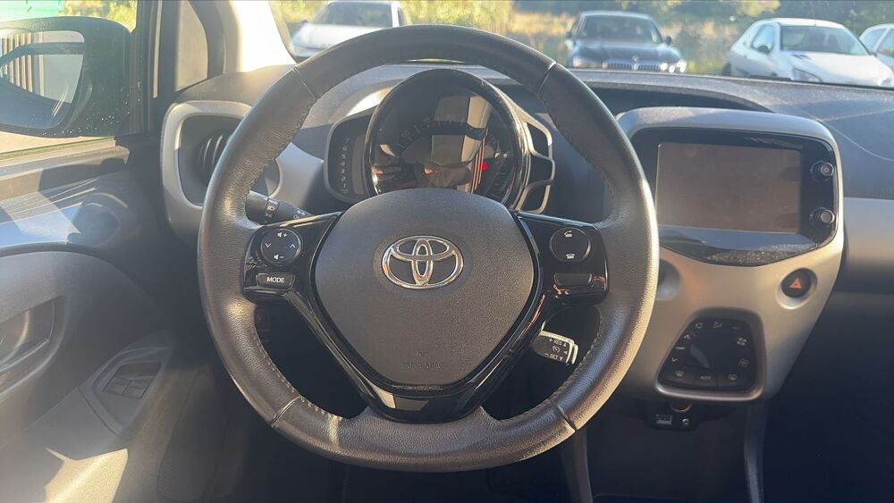 Aygo II 1.0 VVT-i 69 X-Play 2015 occasion 38300 Bourgoin Jallieu
