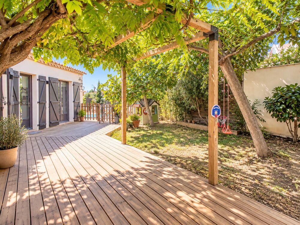 PORTIRAGNES- Villa 4 faces de plain-pied  5 chambres, piscine et jardin intimiste