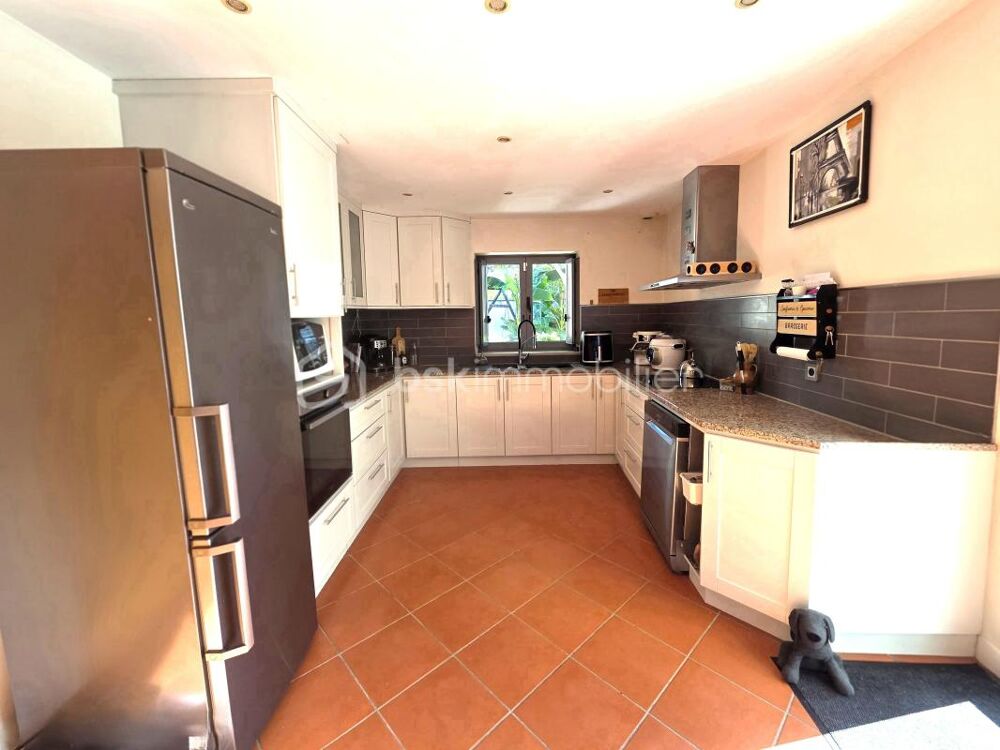 Vente Propriété/Château Propriété de 170 m²  entièrement rénovée avec 6 chambres, grand garage et jardin arboré Ozoir la ferriere