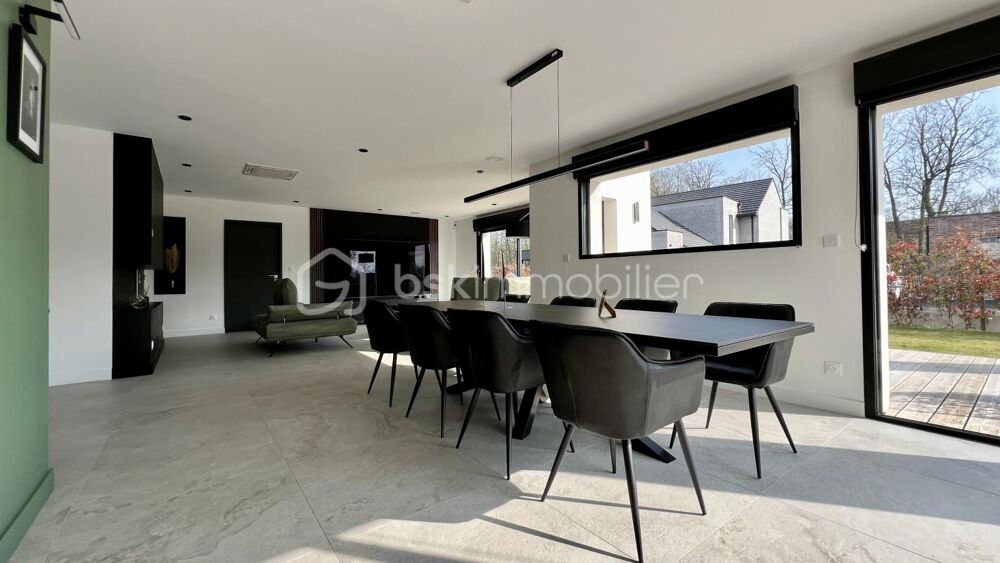 Maison cubique individuelle avec piscine