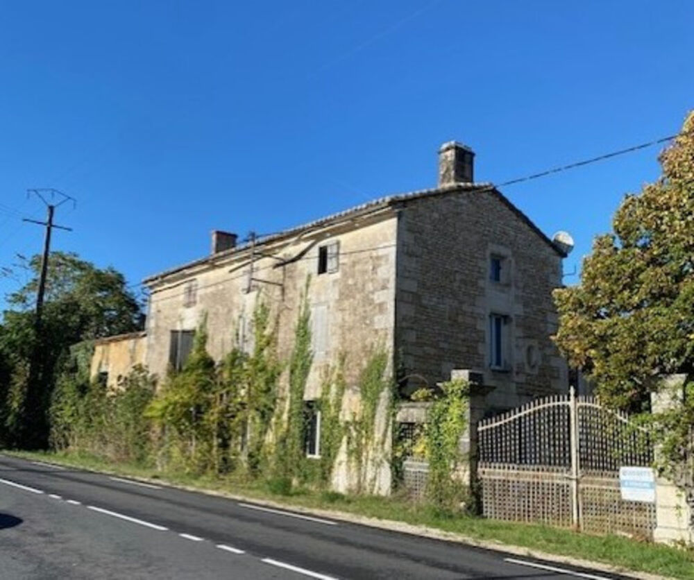 Belle maison en pierres, de 234 m2 habitables, 2 pigeonniers à rénover, hangar et dépendances
