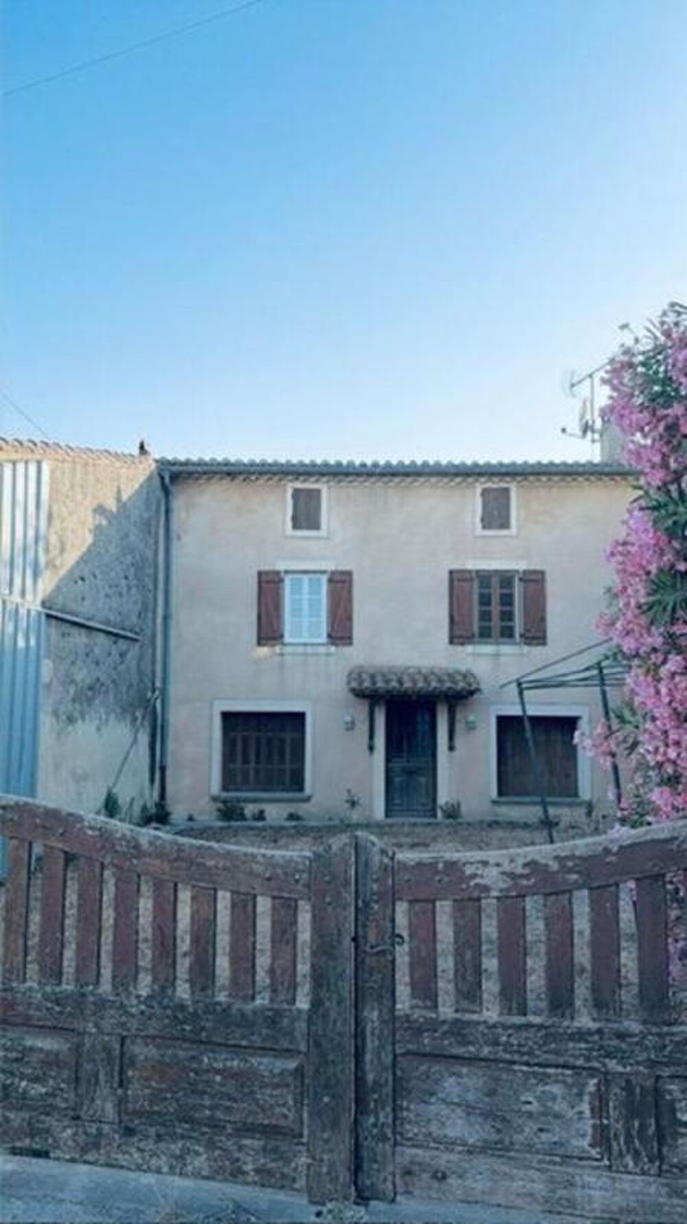 Grande maison de 182 m² à rénover, avec grande remise, cours et jardin ombragé