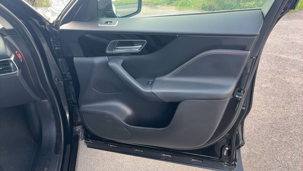 F-PACE 2.0 D 163 2WD Prestige - Toit ouvrant 2018 occasion 76230 Isneauville