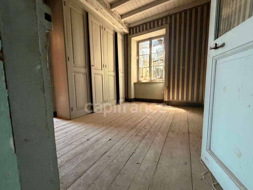 MAISON SUR DEUX NIVEAUX A RÉNOVER, TERRAIN DE 330 m²