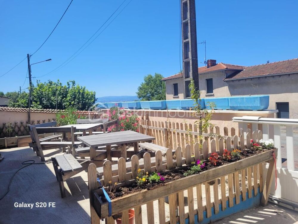 Vente Maison EXCLUSIVITÉ – MAISON FAMILIALE AVEC DÉPENDANCE, GARAGE ET 1 000 M² DE TERRAIN Neulise