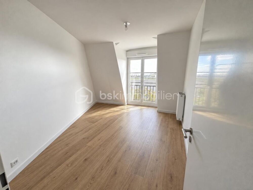 LE BLANC-MESNIL  T3 54 M²  BALCON  PARKING PRIVATIF  ASCENSEUR