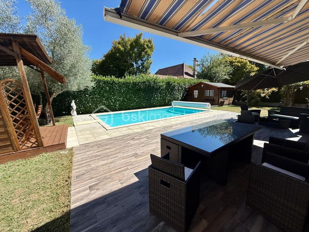 Maison familiale de 140 m² avec 4 chambres, bureau et piscine chauffée