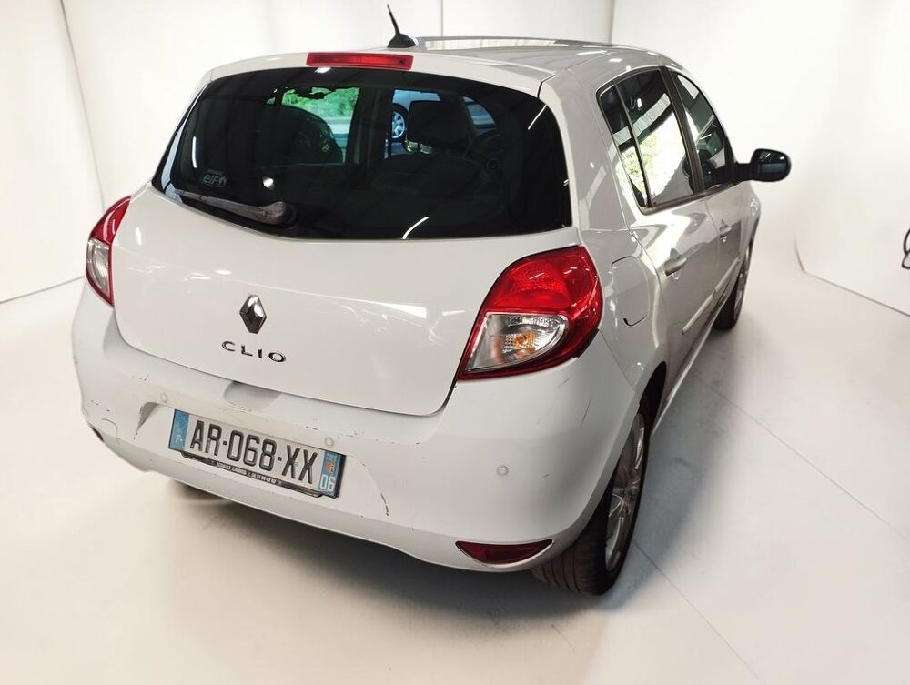 Clio III 1.6 110 EXCEPTION TOMTOM BA 5P 2010 occasion 06640 Saint-Jeannet