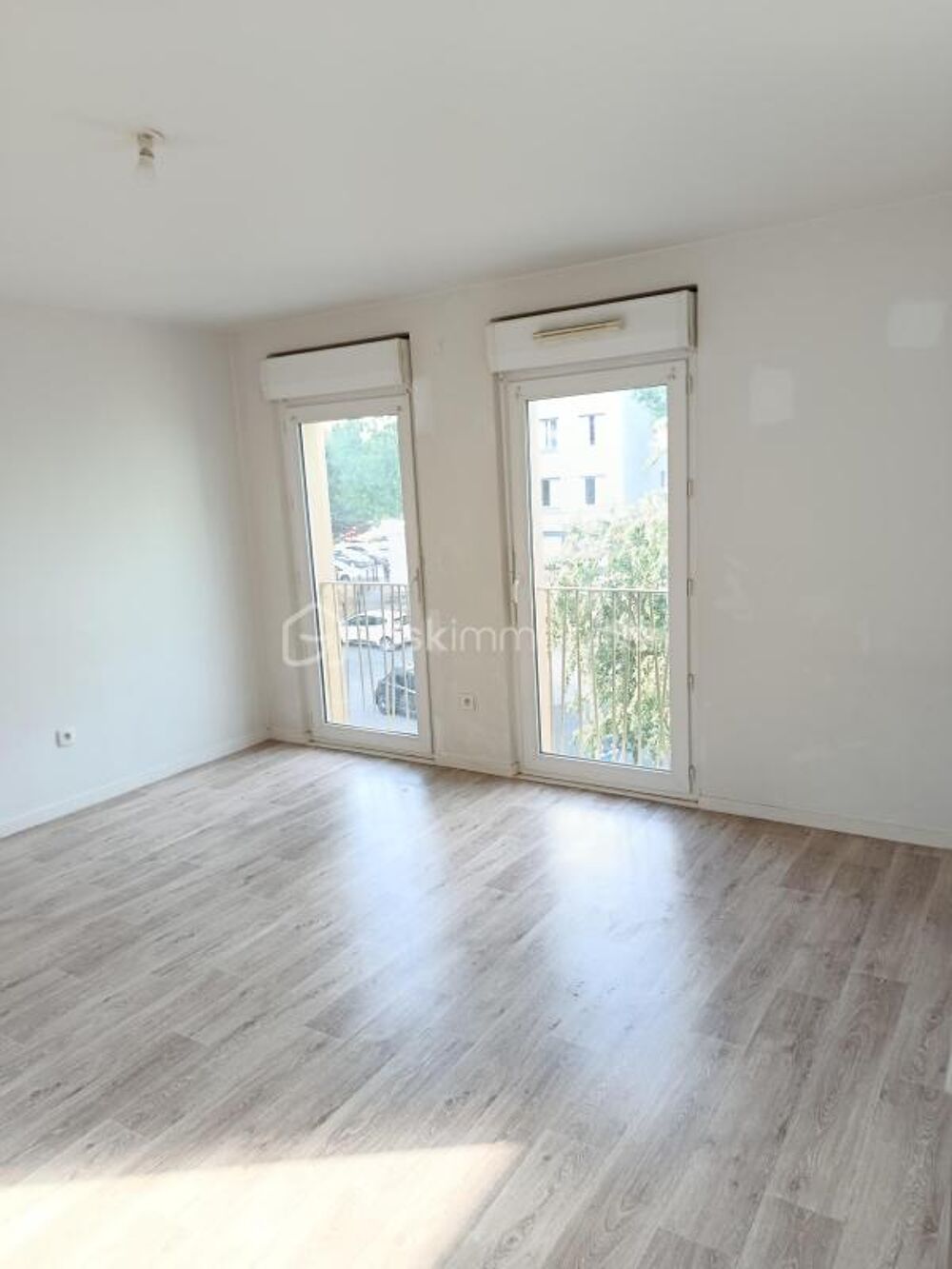 Vente Appartement A vendre - Appartement 2 pièces lumineux double exposition avec parking - À deux pas du RER D Ris orangis