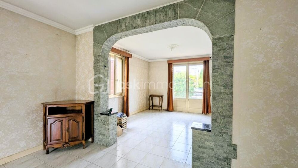 A VENDRE  Maison 240 m² dans quartier résidentiel -Travaux à prévoir, gros potentiel !