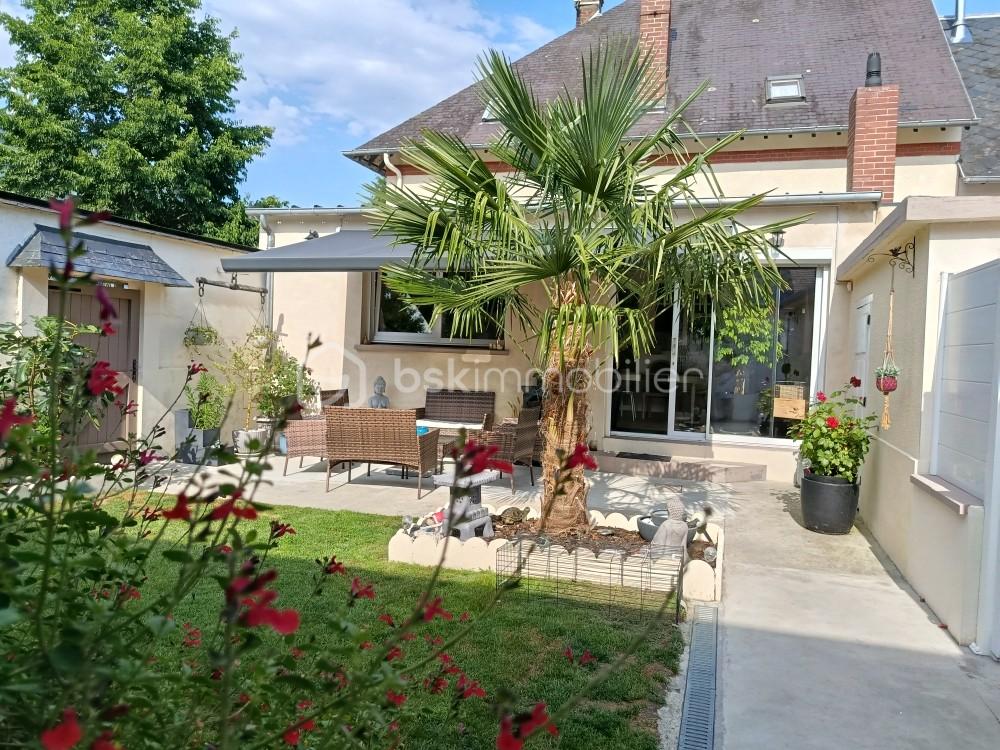Disponible dès maintenant : Belle maison de 116m² avec annexe habitable de 54m², garage et double terrasse à Lisieux NORD
