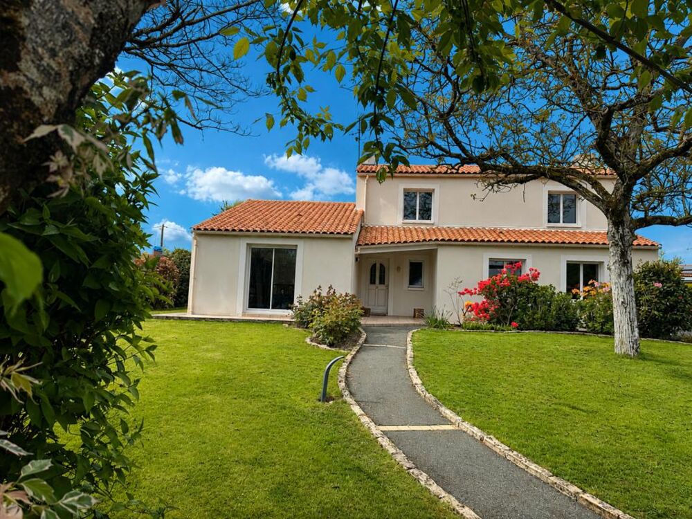 AUBIGNY LES CLOUZEAUX, maison d'architecte 180 m², 5 chambres, 1180 m² terrain clos