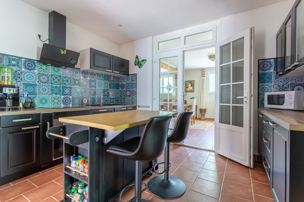 Vente Maison A vendre Maison Plain-pied 150m2 6 pièces - 4 chambres - hangar 300 m2 - 5660 m2 de terrain - SAINT SAUVEUR (24) Saint sauveur