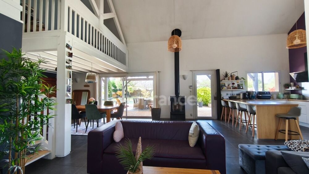 Maison familiale avec piscine sur terrain de 1280 m² SANGUINET