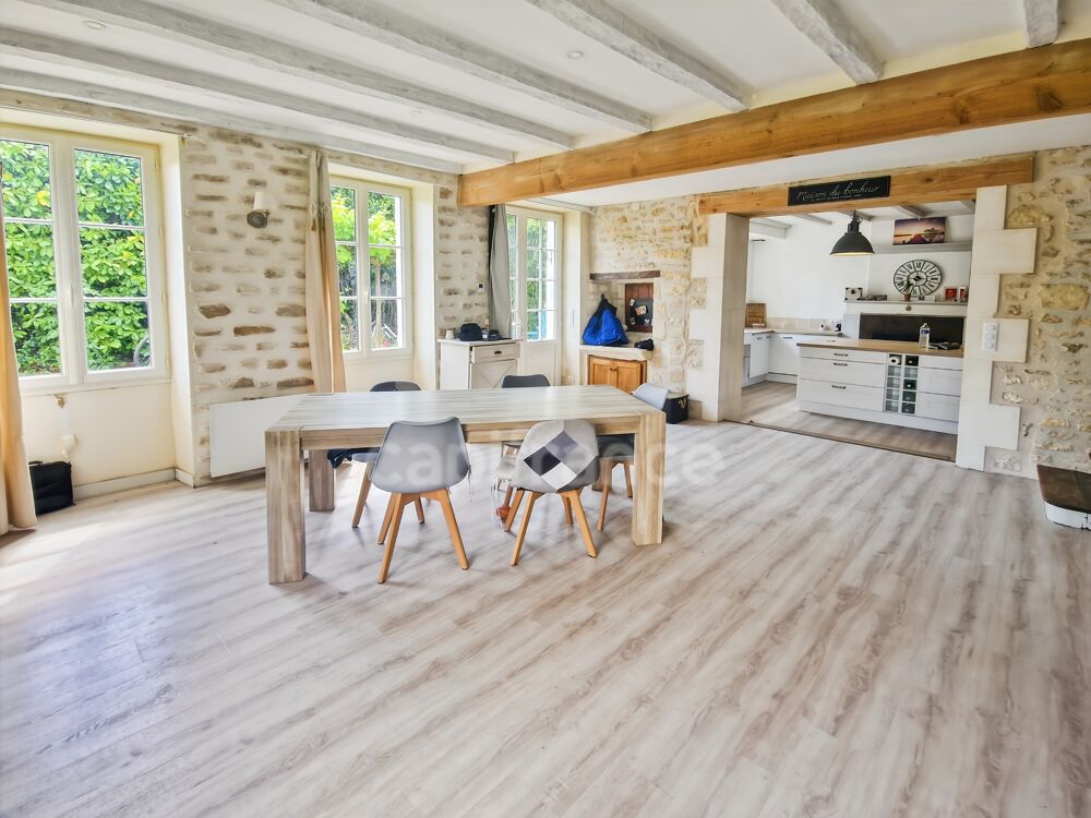 Maison à vendre 7 pièces proche de TONNAY BOUTONNE (17)- 198 m² habitables - jardin - piscine - garage