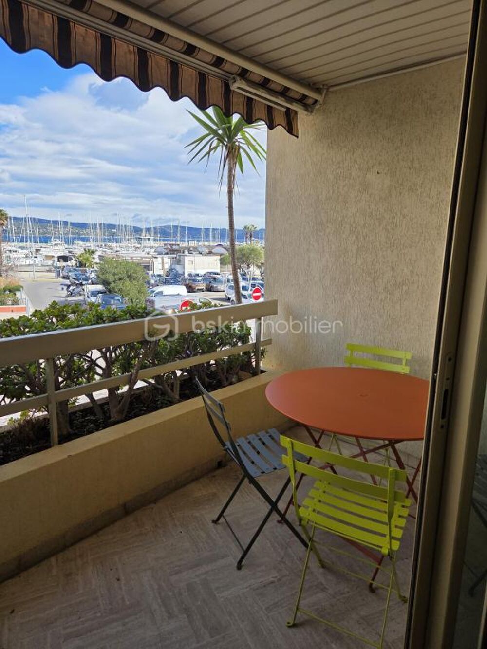 EXCLUSIVITÉ  MAGNIFIQUE 2 PIÈCES AVEC TERRASSE VUE MER ET PORT  EMPLACEMENT EXCEPTIONNEL