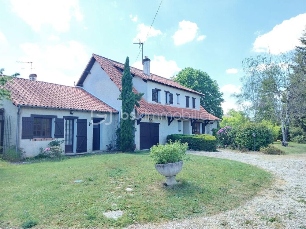 Maison traditionnelle de 215 m2 avec 4 chambres - Terrain de 2057 m2