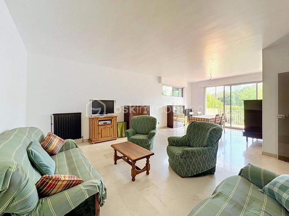 Villa d'architecte 8 pièces de 163 m²  Volumes, caractère et fort potentiel