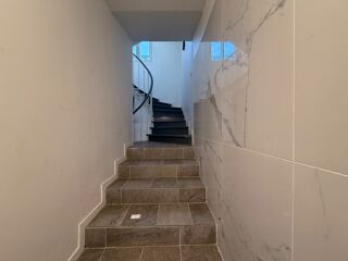  Immeuble à vendre 8 pièces 166 m²
