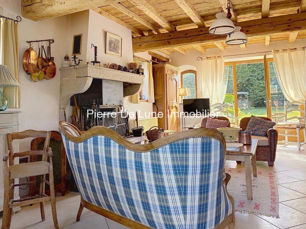 Maison de caractère avec piscine proche de Pérouges