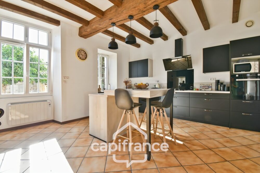 Maison à vendre 10 pièces BIGNAY (17), proche ST JEAN D'ANGELY et ses commerces, avec jardin, piscine et garage