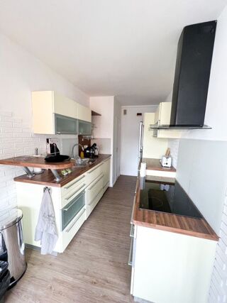  Appartement à louer 5 pièces 94 m²
