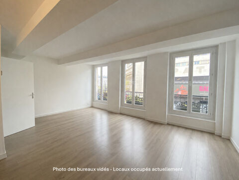 Bureaux lumineux avec vue d&eacute;gag&eacute;e place de Clichy 2162 75009 Paris
