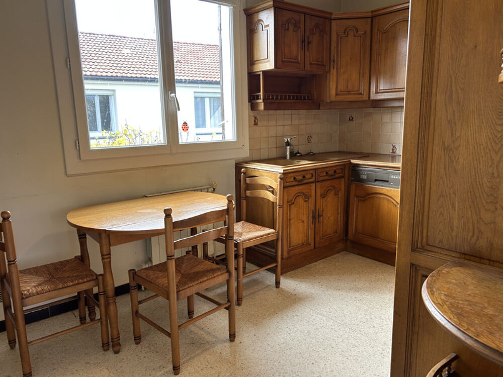 CHAPPES MAISON DE 110 M2 AVEC DOUBLE GARAGE
