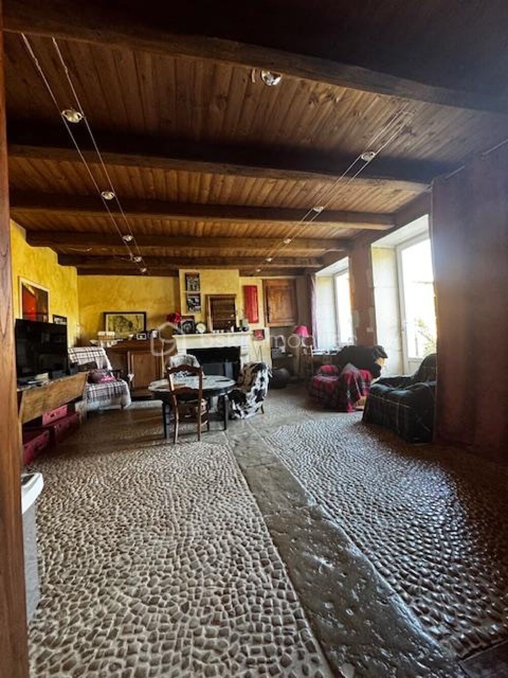 Vente Maison Charmante maison charentaise en pierres – 195 m² habitables – Terrain arboré de 1433 m² avec four à pain Barro