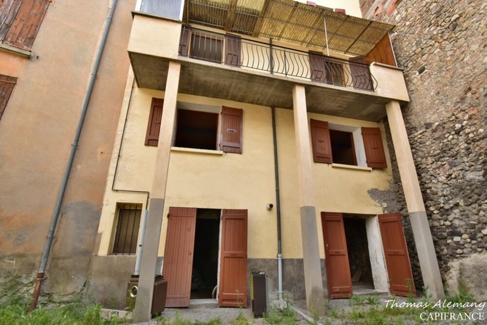 Maison de ville avec cour intérieure  Fort potentiel  Digne-les-Bains centre