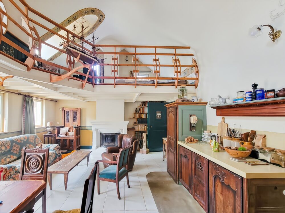 ILE DE GROIX - Domaine 9600m2, 2 habitations. Maison de154m2 sortie d'un livre d'aventure!