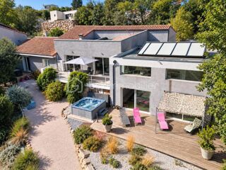  Villa à vendre 8 pièces 227 m²