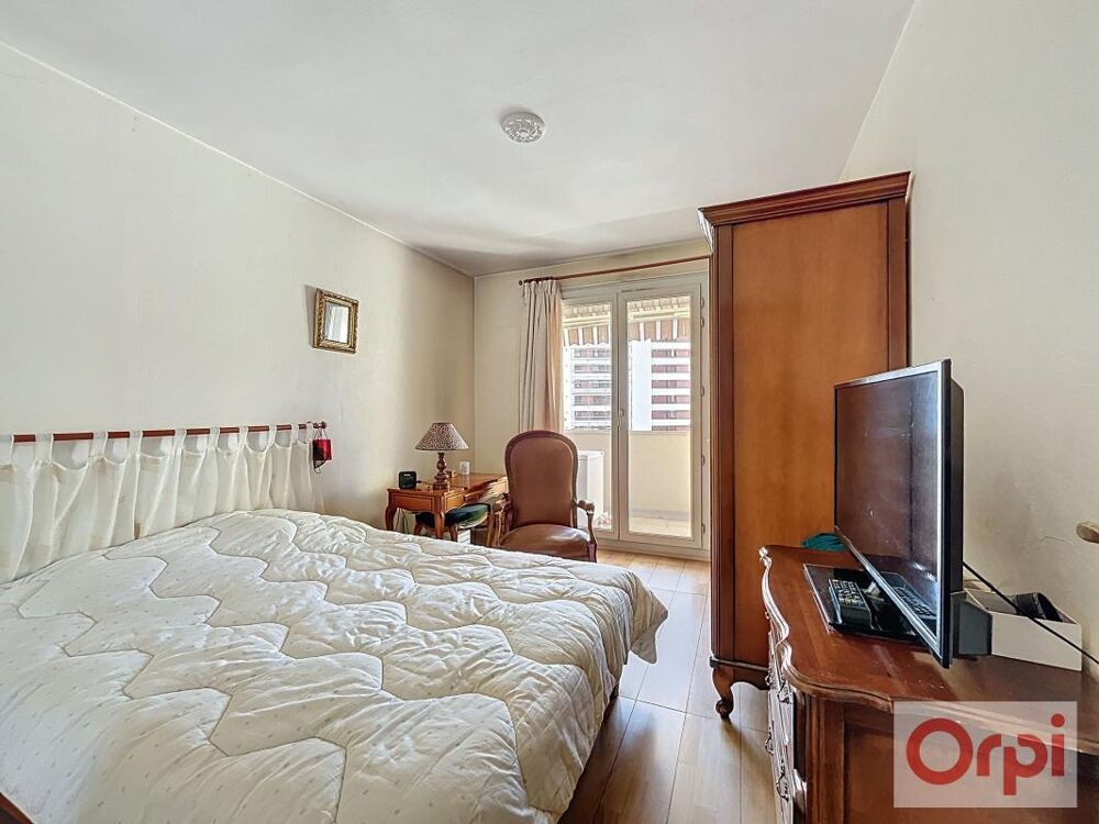 Appartement À Vendre grand T2 dernier étage avec garage