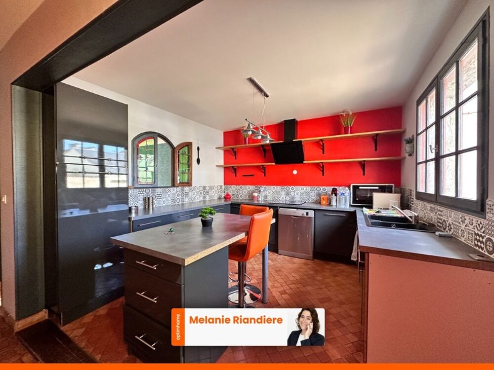 Maison 6 pièces 4 chambres de 115 m²  Dépendances  Terrain 818 m²  Calme et proche centre