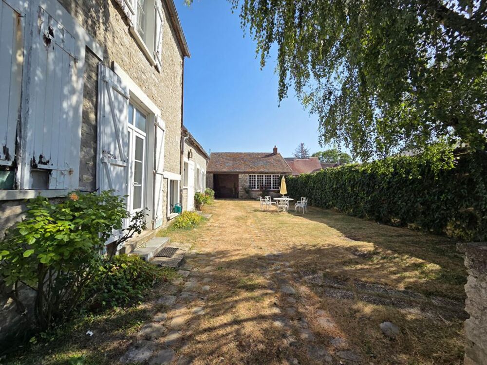 Maison 5 pièces 136 m² · à Sainville · 136 m² · 250 000 €
