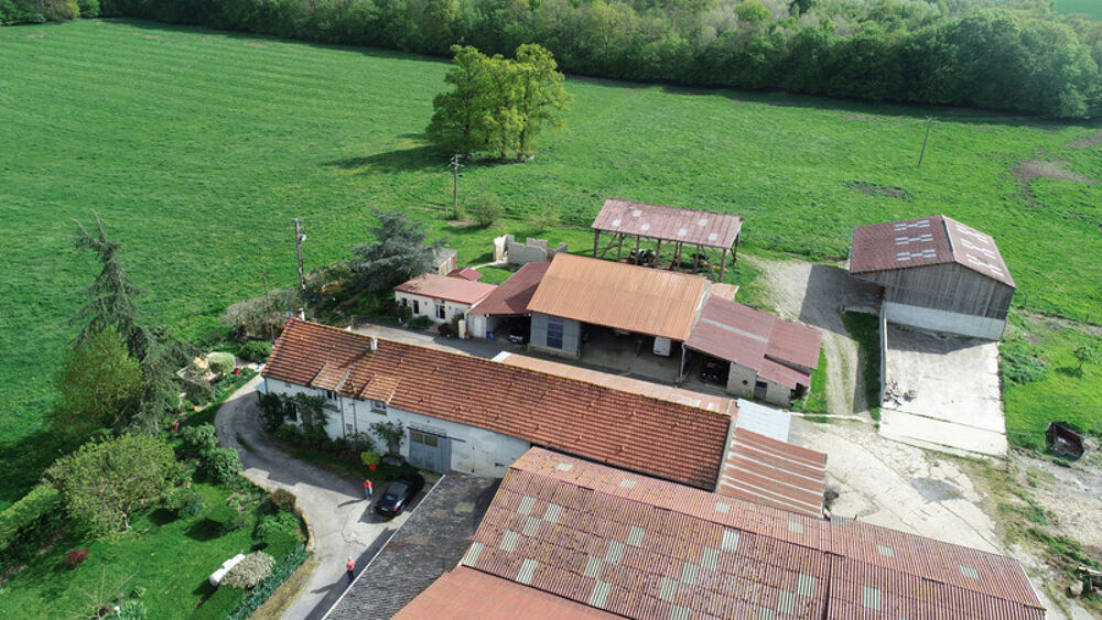 ESSOMES SUR MARNE (02) à vendre joli corps de ferme avec maison et nombreux bâtiments sur un terrain de 10 hectares