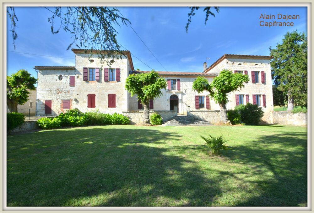 Dpt Lot et Garonne (47), à vendre proche d' AGEN Propriété P8 de 385 m² plus dépendances de 400 M2- Terrain de 25 HA