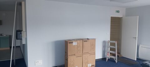   OLEMPS - LOCAL PROFESSIONNEL / BUREAUX en étage 