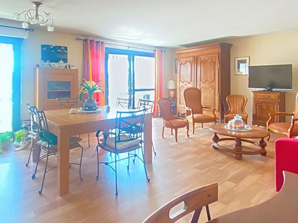 Vente Appartement Bel appartement cossu, en dernier étage avec 20m² de terrasse, vue dégagée, 2 ch , celliers et cave Pessac