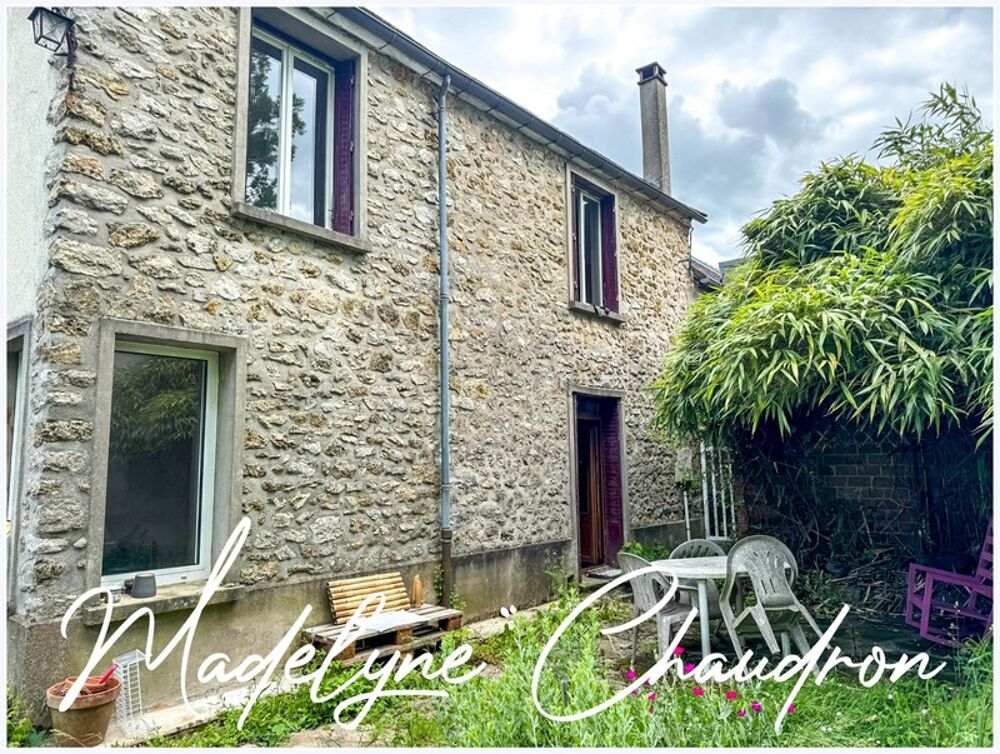 Maison en pierre de 4 chambres avec jardin au bord de la Juine, en plein coeur de Janville-sur-Juine."