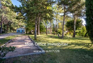 Vente Maison Référence : 7414-PEL - Puyricard – Propriété de plain-pied avec piscine, vue Sainte-Victoire et terrain de 5 000 m² Aix en provence
