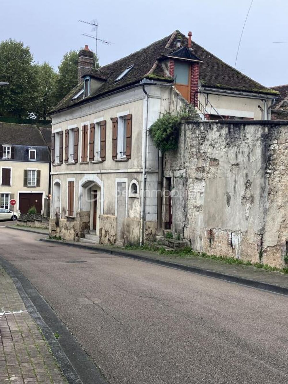 ? Maison de 164 m² comprenant 3 appartements  idéal investisseur  coeur de Saint-Florentin